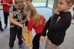 a9faf235-d3b5-489f-bf78-ffd543697f86